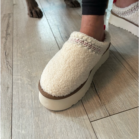 fuzzy slippers - Picture 2 of 4